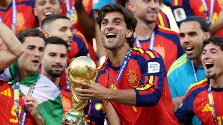 Why Barça Fans Loved a Loanee and Resented a Starter